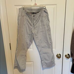 Kuhl women’s cargo/hiking capris size 12
